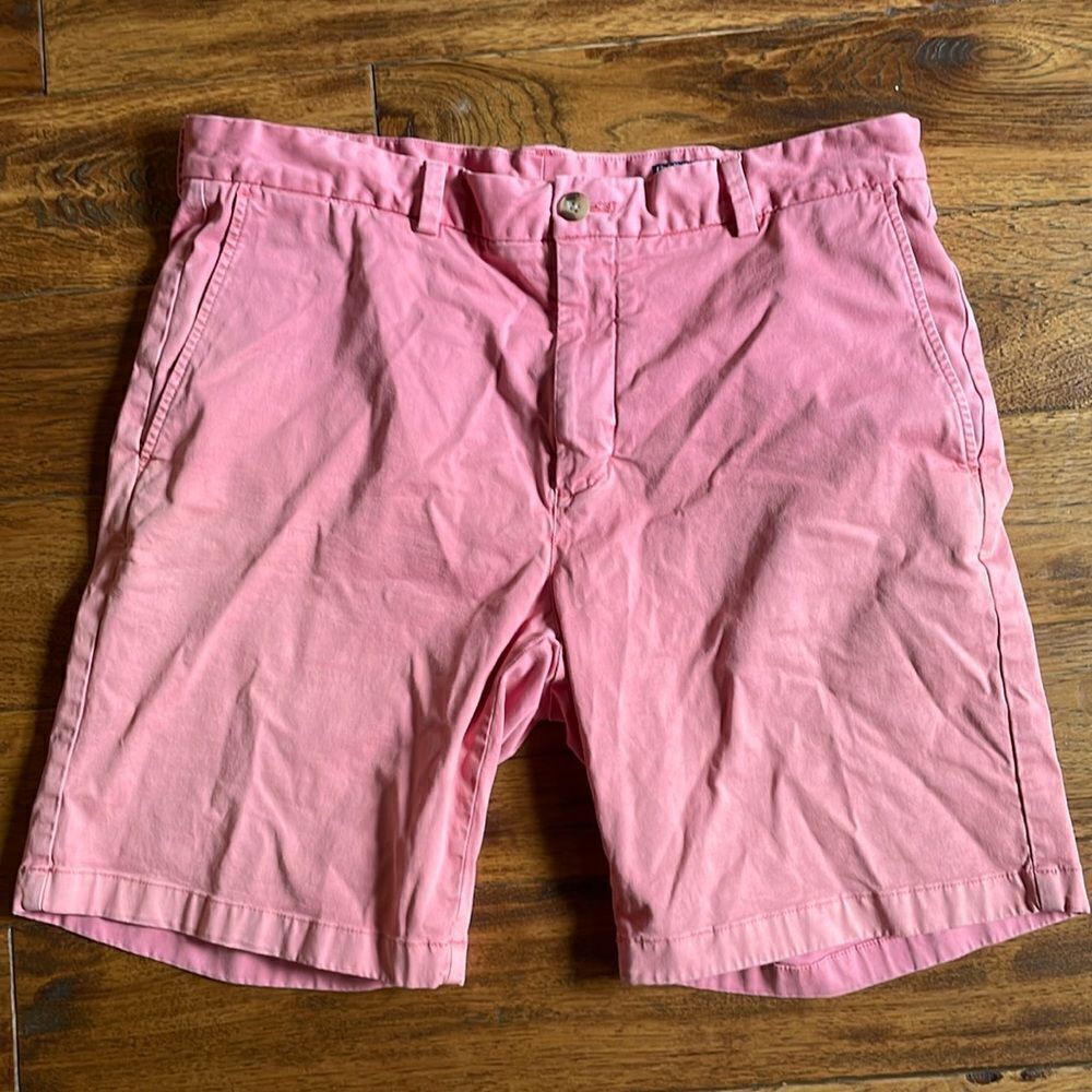 Vineyard Vines 🐳 men’s salmon breaker shorts